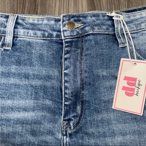 Discount Divas Bayside Beauty Demin Jeans Shorts Size 1X Distressed Medium Wash - Picture 4 of 12